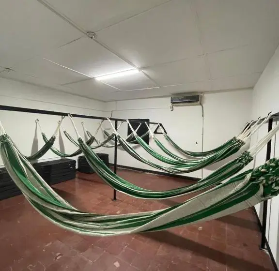 ルームシェアのワンベッド, Hammocks   Hamacas