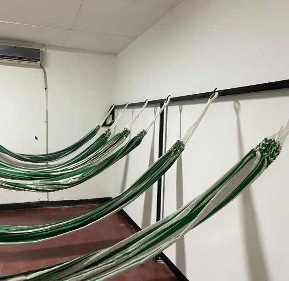 ルームシェアのワンベッド, Hammocks   Hamacas