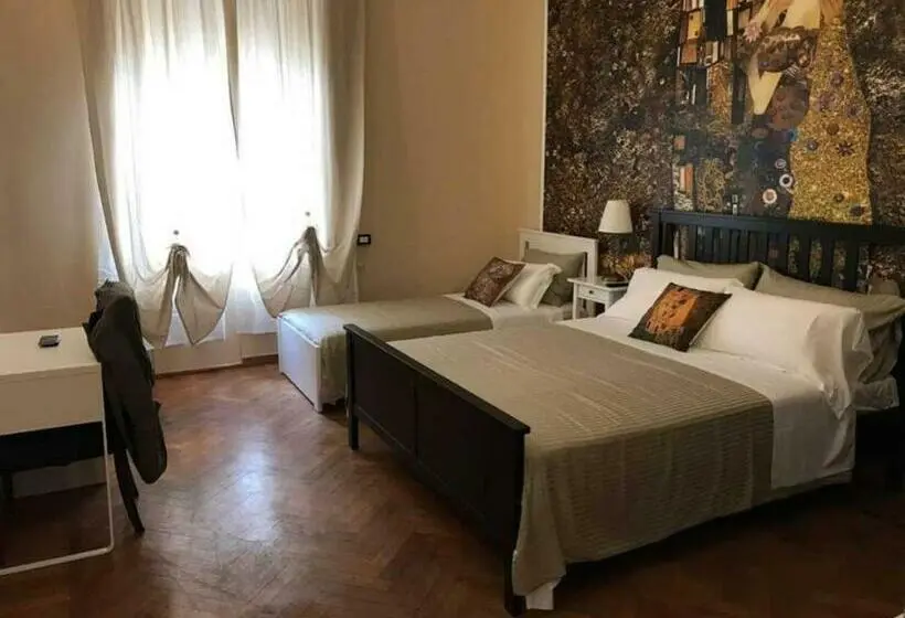 Standard Kolmen Hengen Huone Jaettu kylpyhuone, Central City Genova