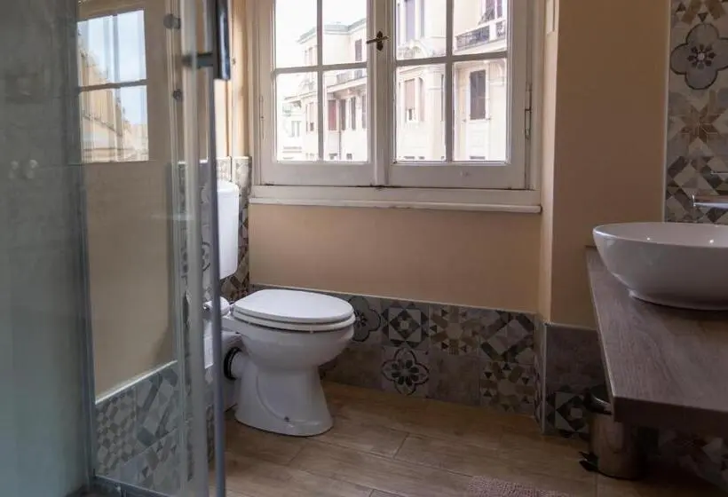 Basic Yhden Hengen Huone, Central City Genova