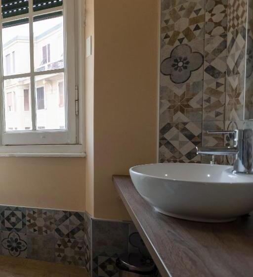 Basic Yhden Hengen Huone, Central City Genova