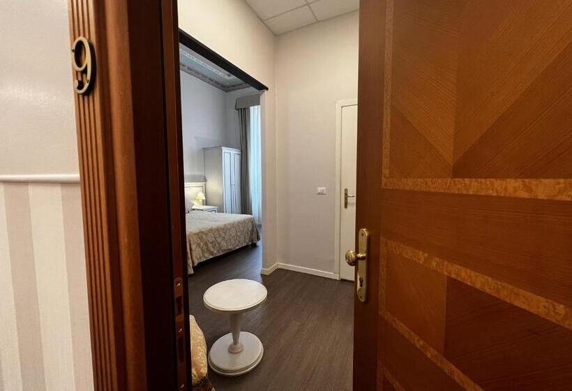 اتاق سوپریور سه تخته, Genova Liberty