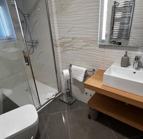 اتاق عادی, Genova Liberty