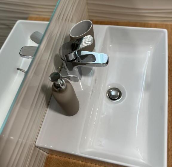 اتاق عادی, Genova Liberty