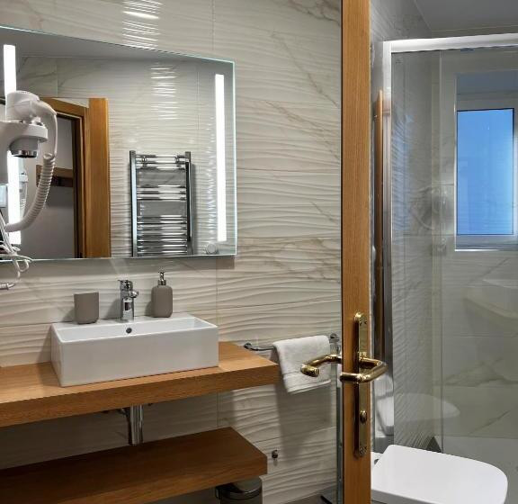 اتاق عادی, Genova Liberty