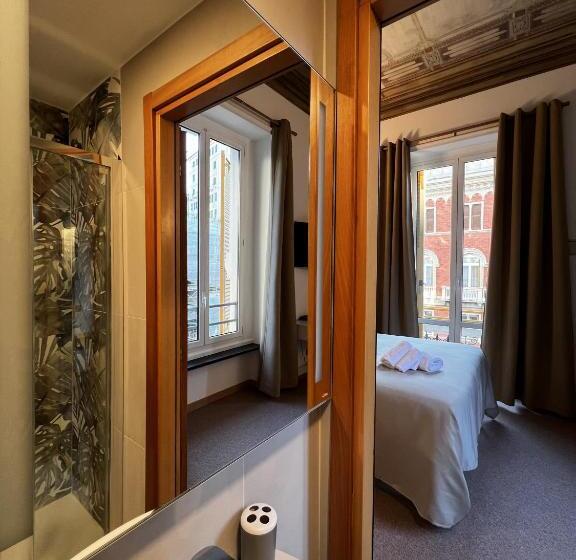 اتاق سوپریور با چشم‌انداز شهر, Genova Liberty