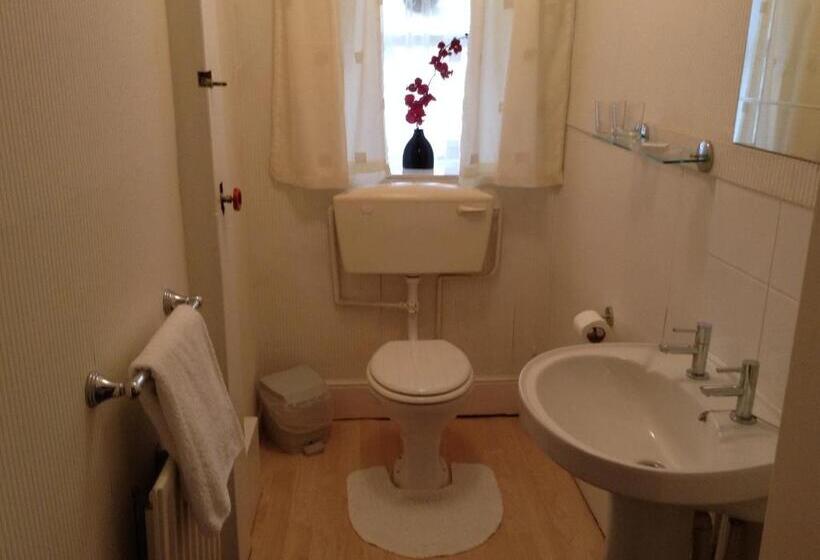 اتاق استاندارد, Citadel House