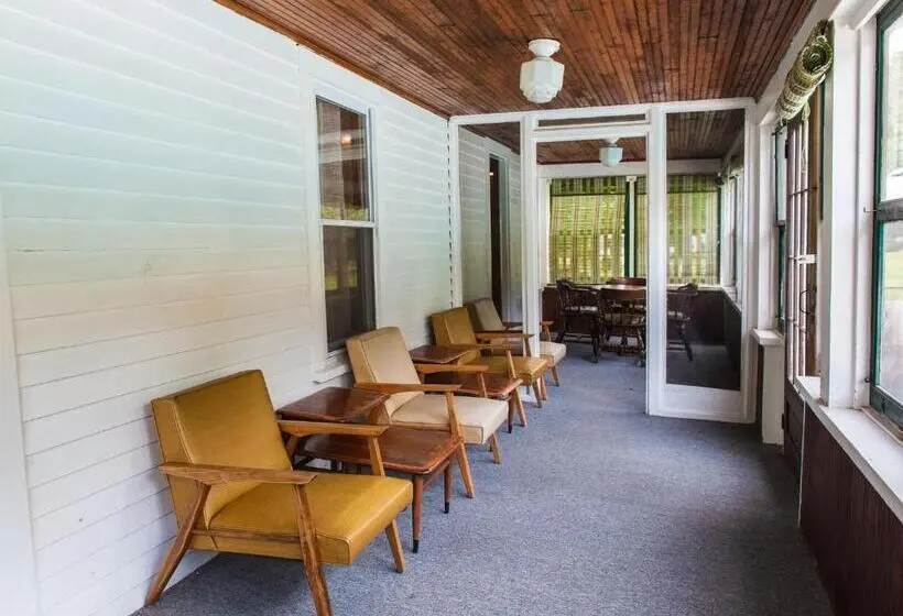اتاق خانوادگی, Profile Motel & Cottages