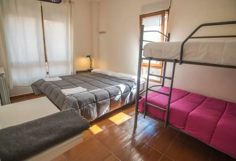 浴室共有スタンダード4人用ルーム, Albergue De Prioro