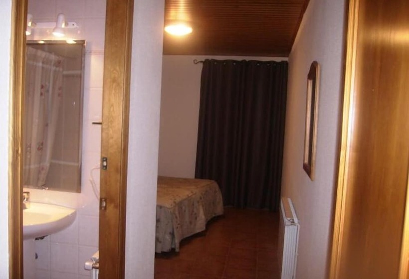 스탠다드 트리플 룸, Hostal Pernalle