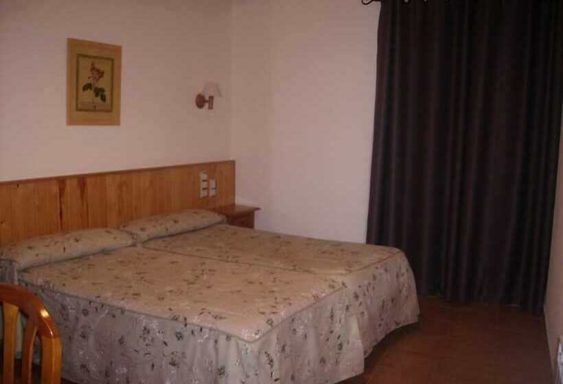 스탠다드 트리플 룸, Hostal Pernalle