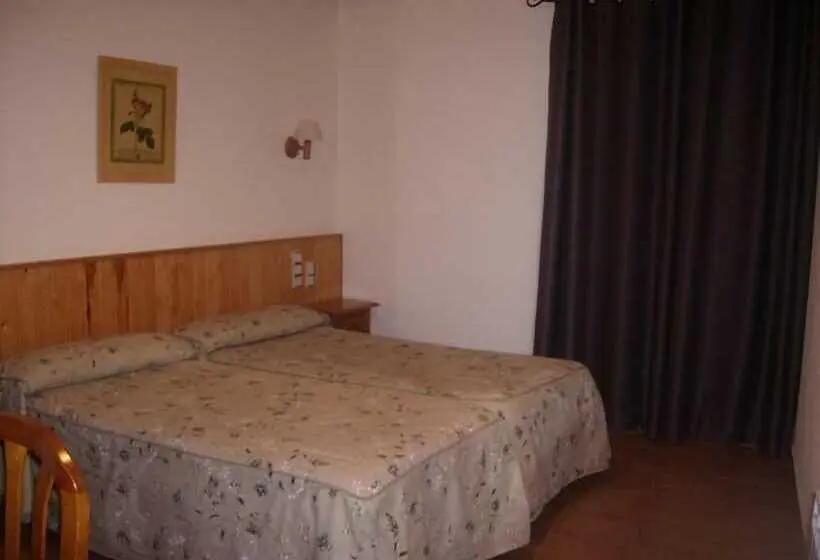 اتاق استاندارد سه نفره, Hostal Pernalle