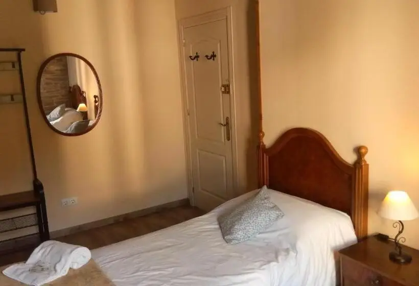 اتاق خانوادگی, La Casona De Sarria