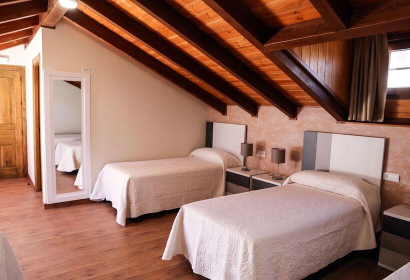 Кровать в Общей Комнате, Saint James Way