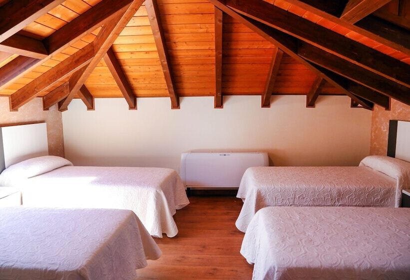 Кровать в Общей Комнате, Saint James Way