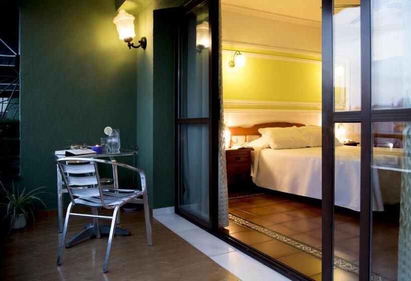 带露台的高档房间, Hostal Alhambra  Adults Only