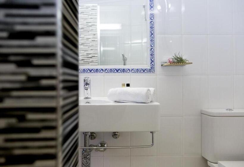 Superior Room with Terrace, Hostal Alhambra  Adults Only