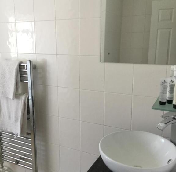 חדר משפחתי, The Huntsman