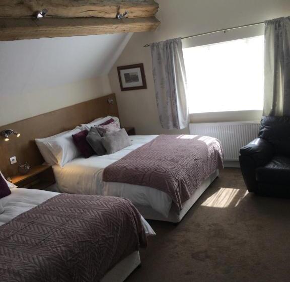 חדר משפחתי, The Huntsman