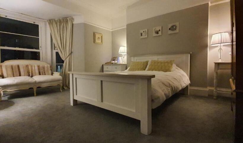 اتاق لوکس با تخت بزرگ, Rocky Cove Bed And Breakfast