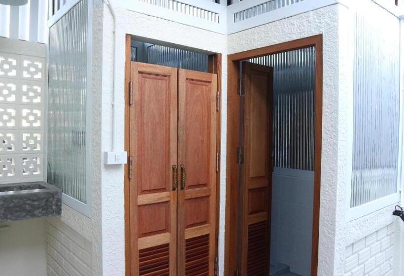 带共用浴室的标准房间, Silla House