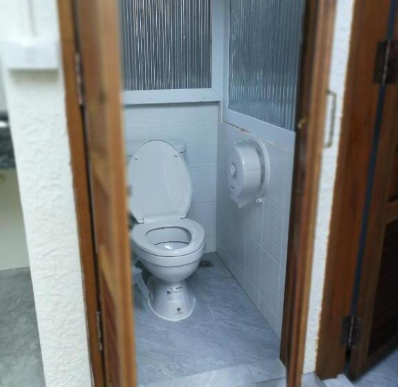 غرفة قياسية حمام مشترك, Silla House