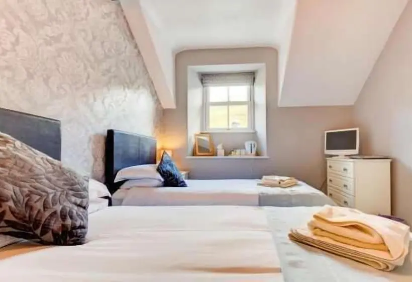Perhehuone, Lyndale Guest House