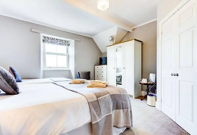 Perhehuone, Lyndale Guest House