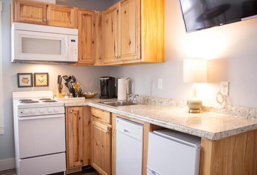 Люкс Кровать Кинг, Douglas On Third