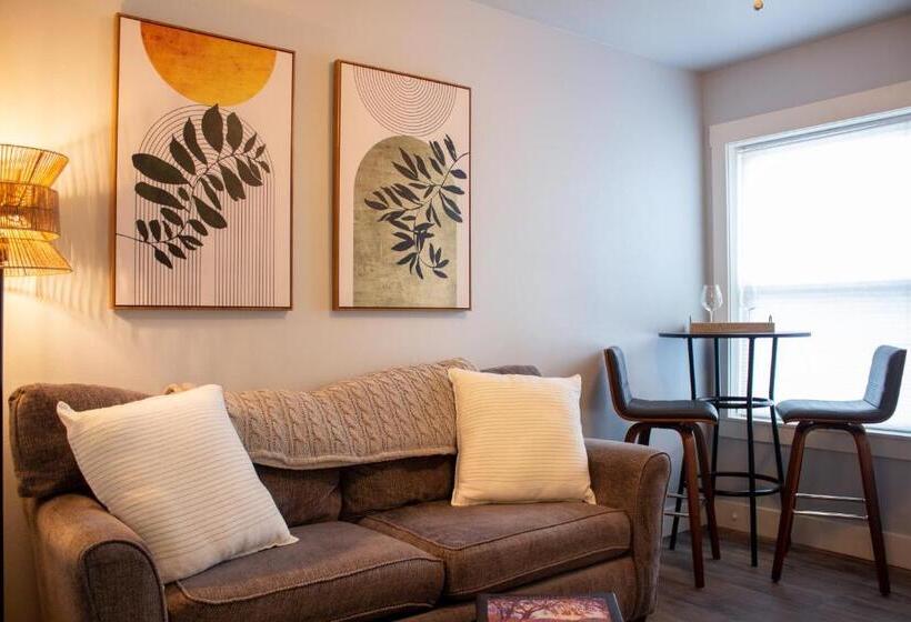 Люкс Кровать Кинг, Douglas On Third