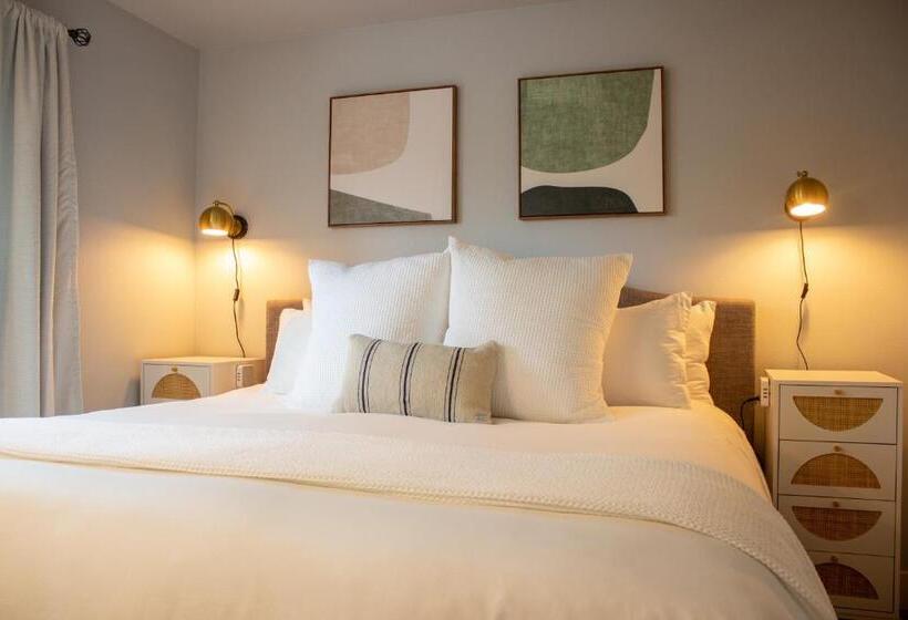 Люкс Кровать Кинг, Douglas On Third