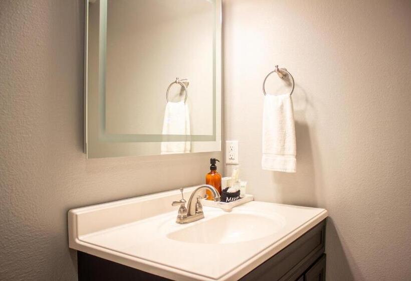 Люкс Повышенной Комфортности, Douglas On Third