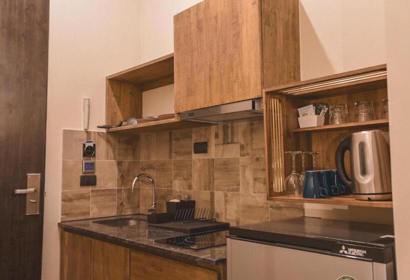 סוויטת ג'וניור, Gategaa Village