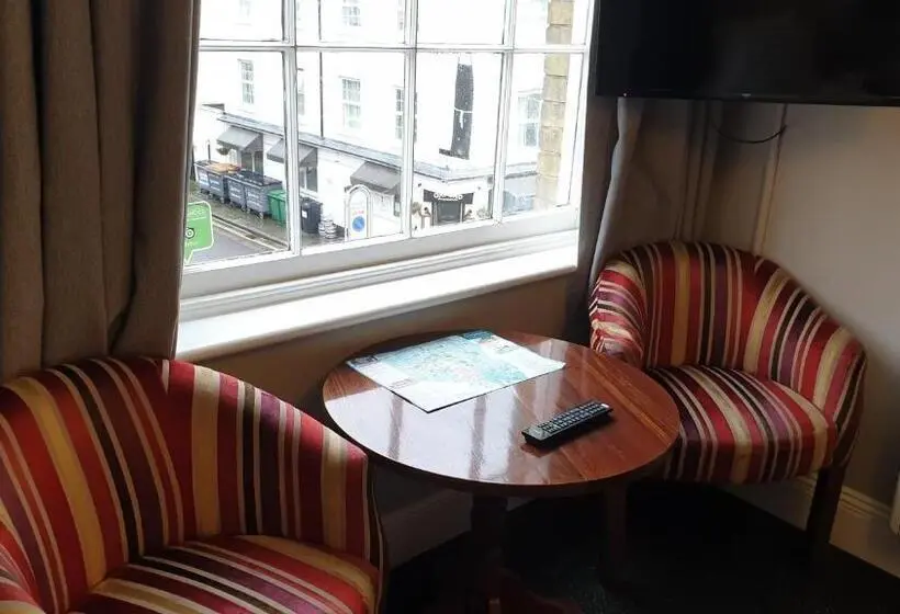 اتاق استاندارد, The Grapes Pub