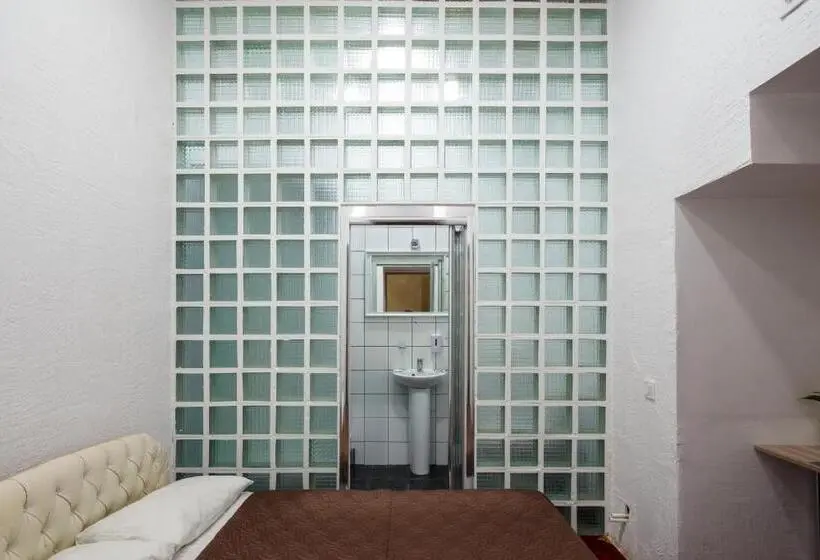 اتاق اکونومی, Mezzanine