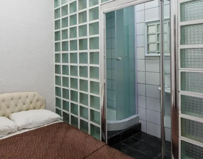 اتاق اکونومی, Mezzanine