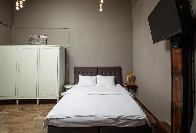 استودیو استاندارد با تخت کینگ, Mezzanine