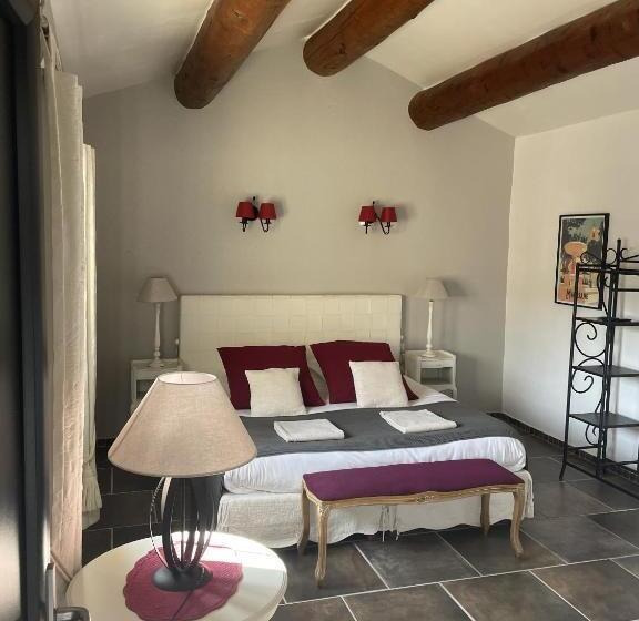 غرفة سوبيريور ثلاثية, Le Mas Des Chutes