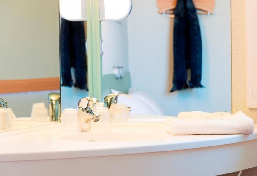 Номер Стандарт Трехместный, Ibis Budget Granville