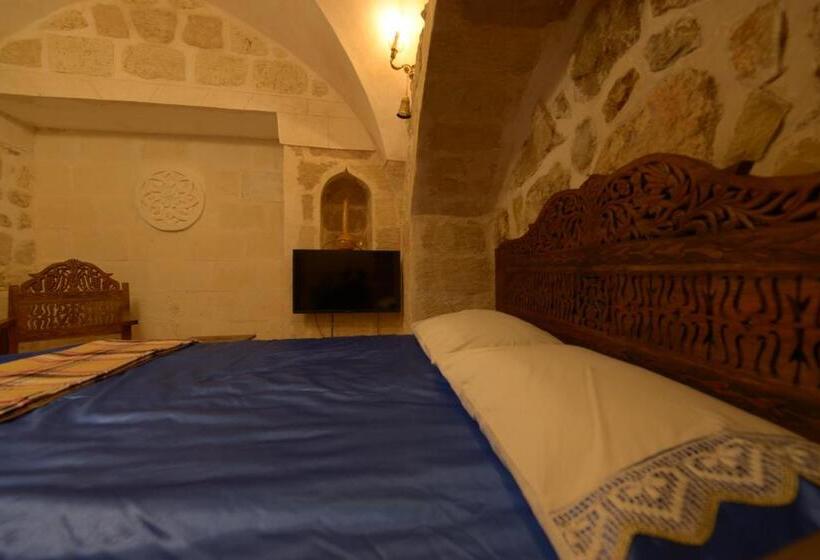 اتاق اکونومی, Merdi̇n Bouti̇que