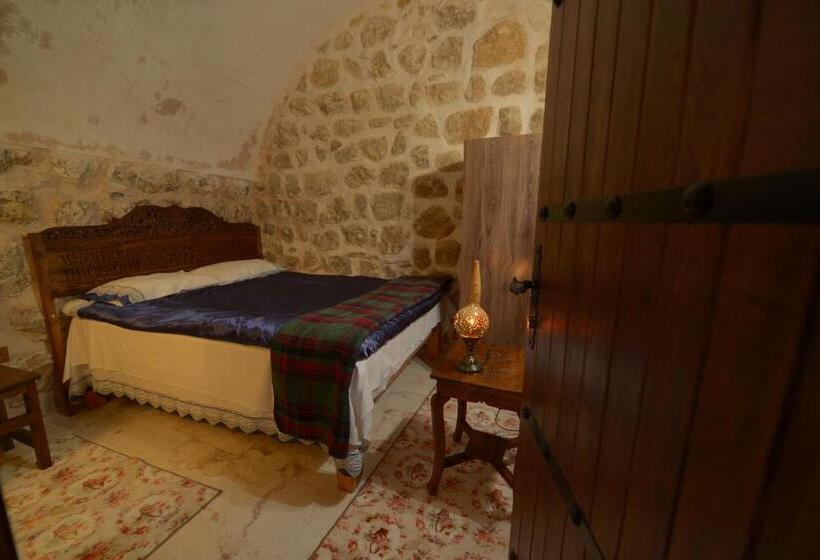 اتاق اکونومی, Merdi̇n Bouti̇que