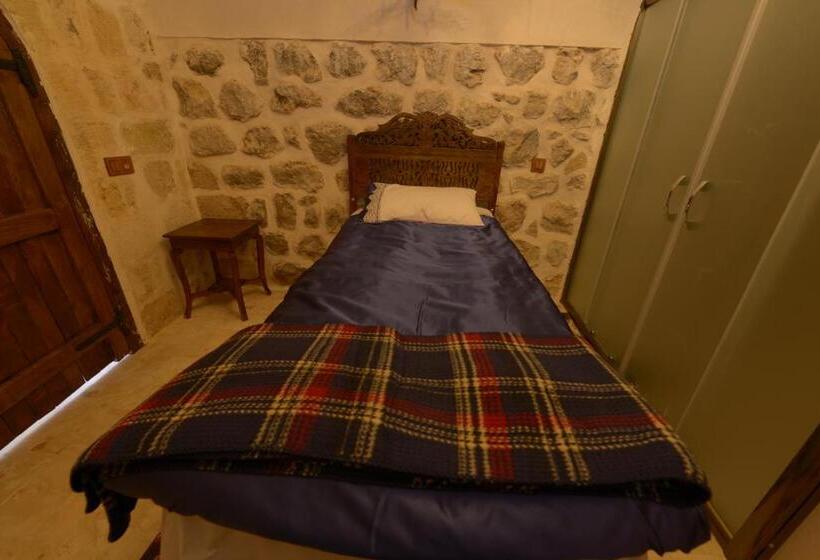 اتاق استاندارد یک نفره, Merdi̇n Bouti̇que