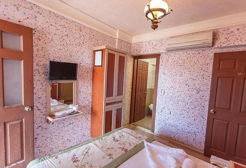 Camera Deluxe, Mevsim Otel