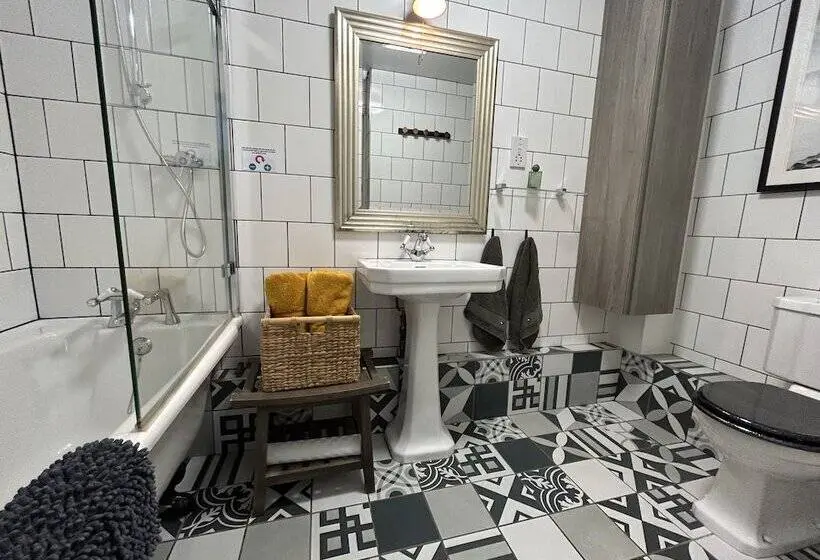 اتاق سوپریور, Worth House