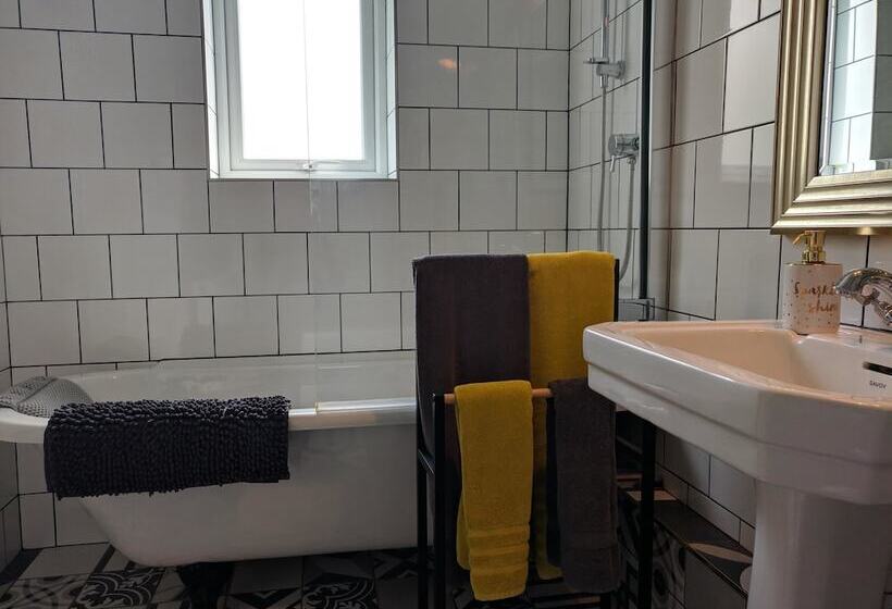 اتاق سوپریور, Worth House