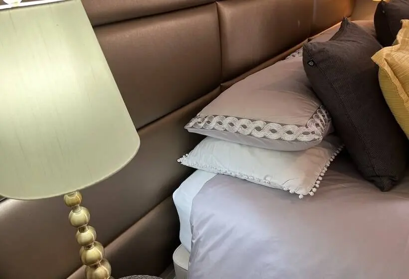 اتاق سوپریور, Worth House