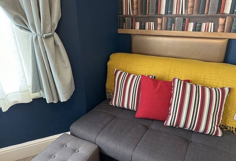 اتاق خانوادگی, Worth House