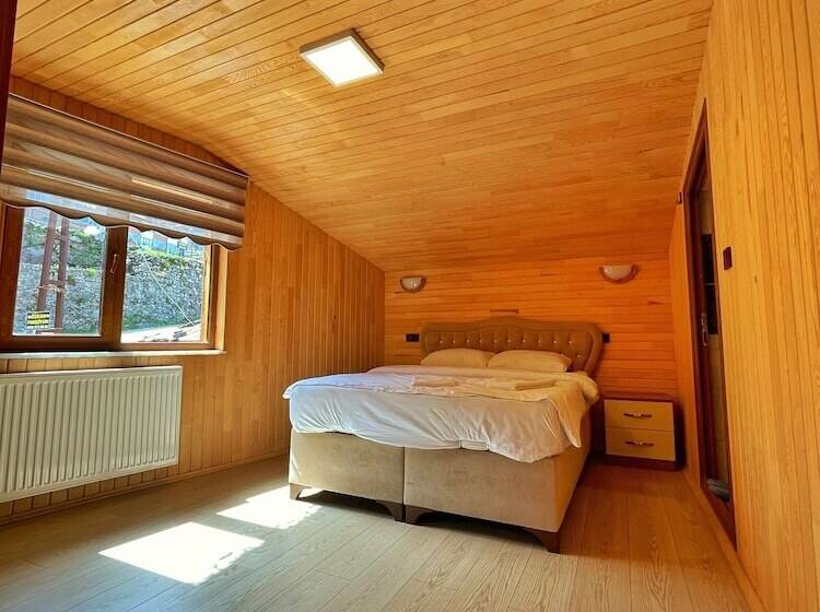 חדר פנטהאוז, Zeren Apart