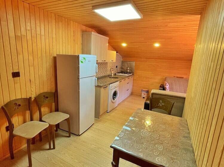 חדר פנטהאוז, Zeren Apart