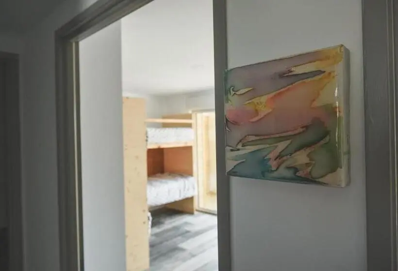 ルームシェアのワンベッド, Bodygo Surfhouse
